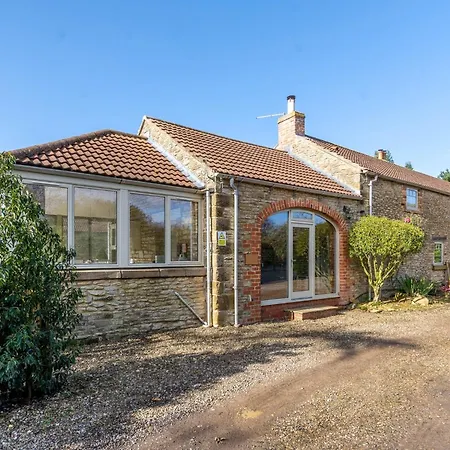 2 Bed In Scarborough Oc-79521 Sawdon