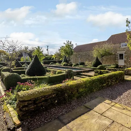 2 Bed In Scarborough 79521 * Sawdon